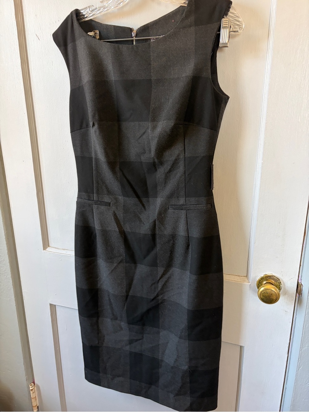 Classic Black Sleeveless Sheath Dress 2-17